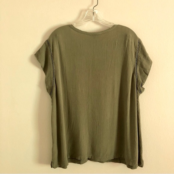 Buffalo David Bitton Plus Size Army Green Short Sleeve Top - Picture 2 of 8